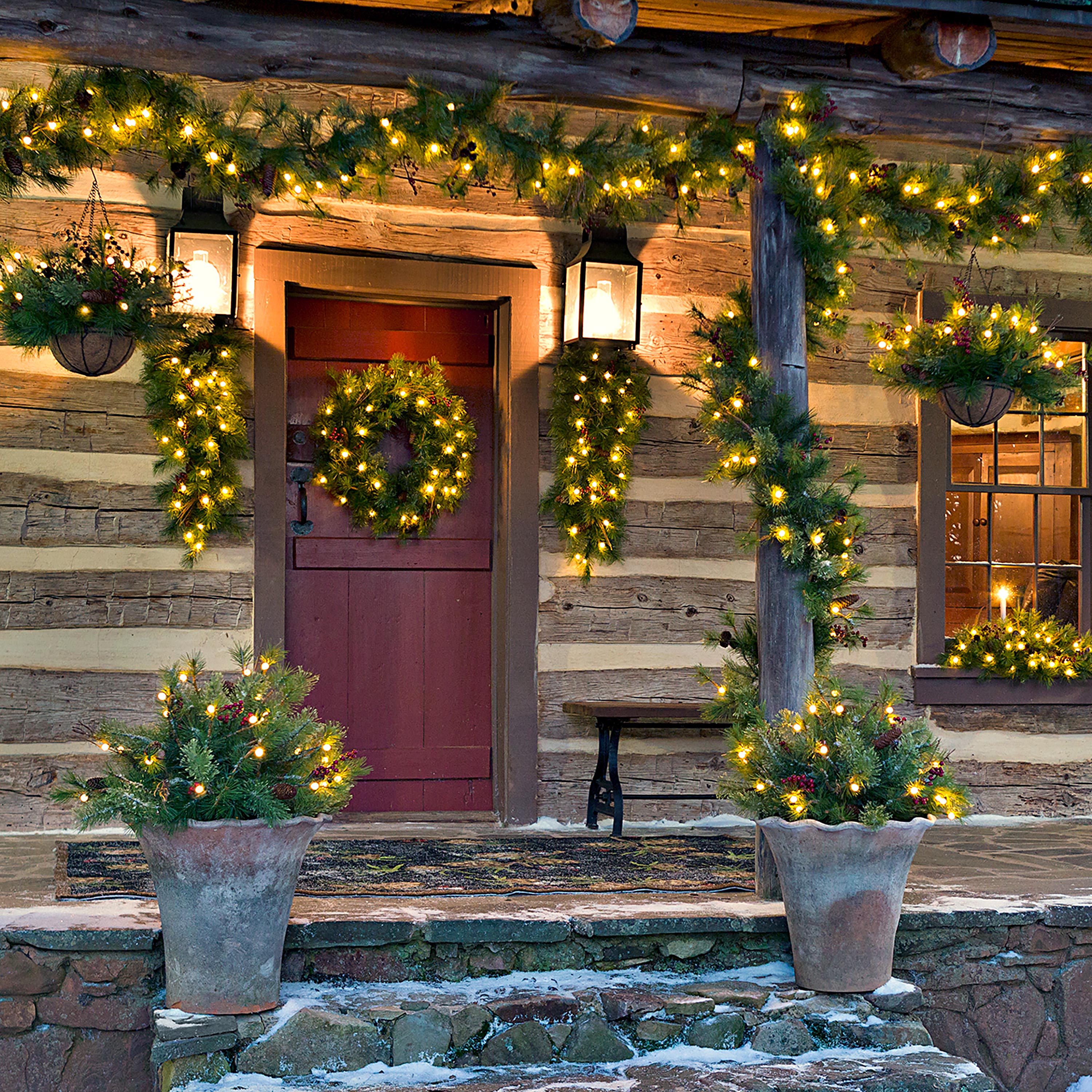 Indoor/Outdoor Blue Ridge Garland with Battery-Operated Dual-Function Lights