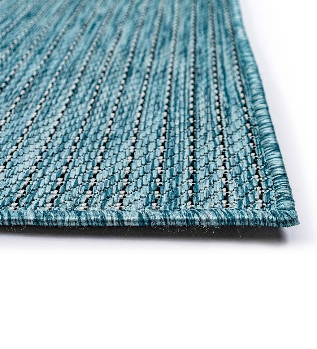 Indoor/Outdoor Textured Stripe Polypropylene Rug, 7'10" Square