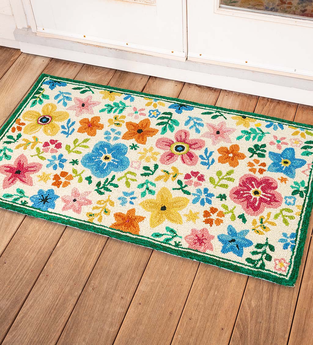 Indoor/Outdoor May Flowers Hooked Polypropylene Rug