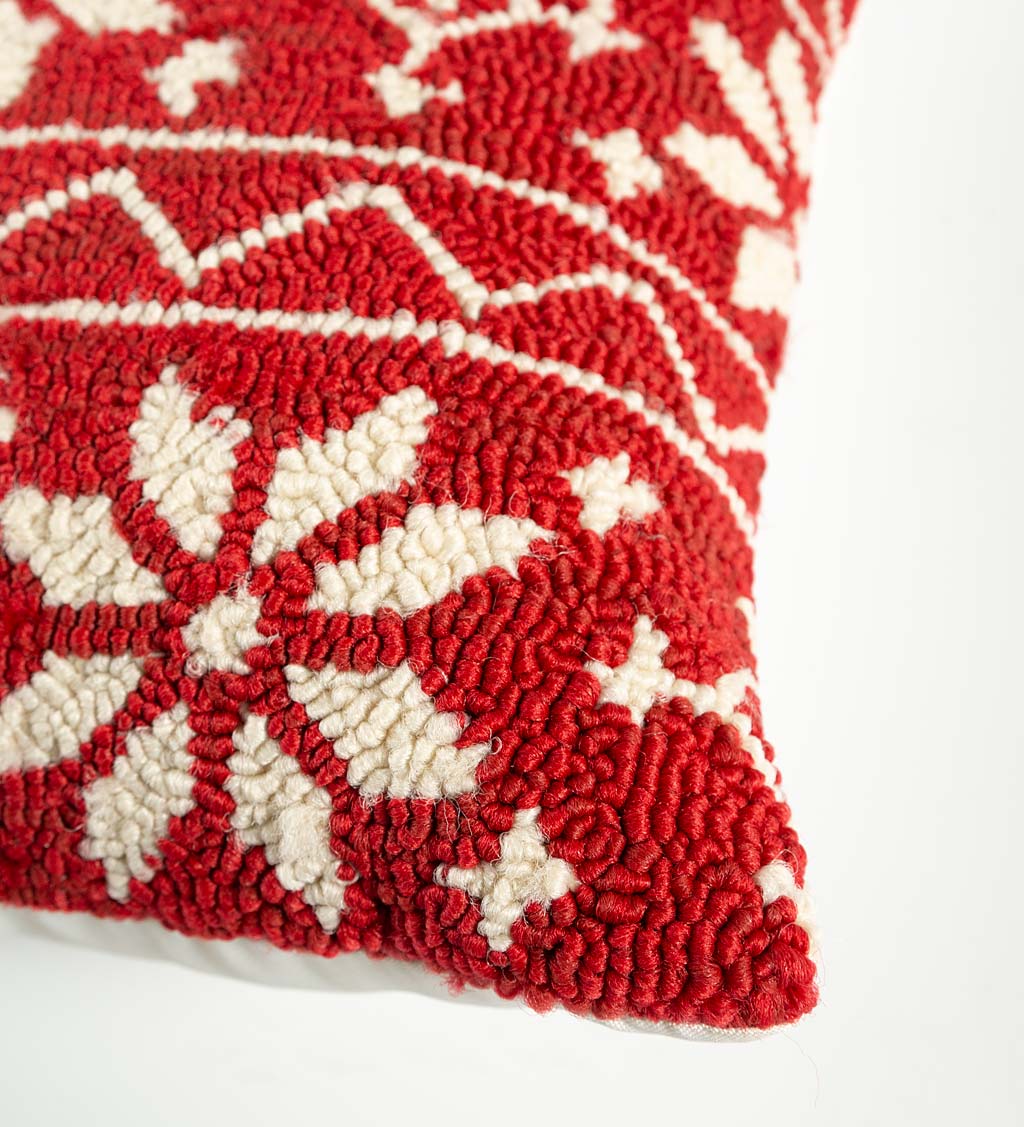 Indoor/Outdoor Hooked Polypropylene Snowflake Throw Pillow