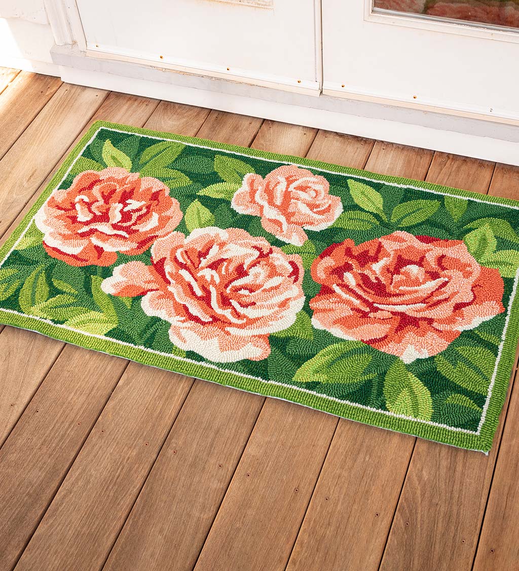 Indoor/Outdoor Antique Rose Hooked Polypropylene Accent Rug