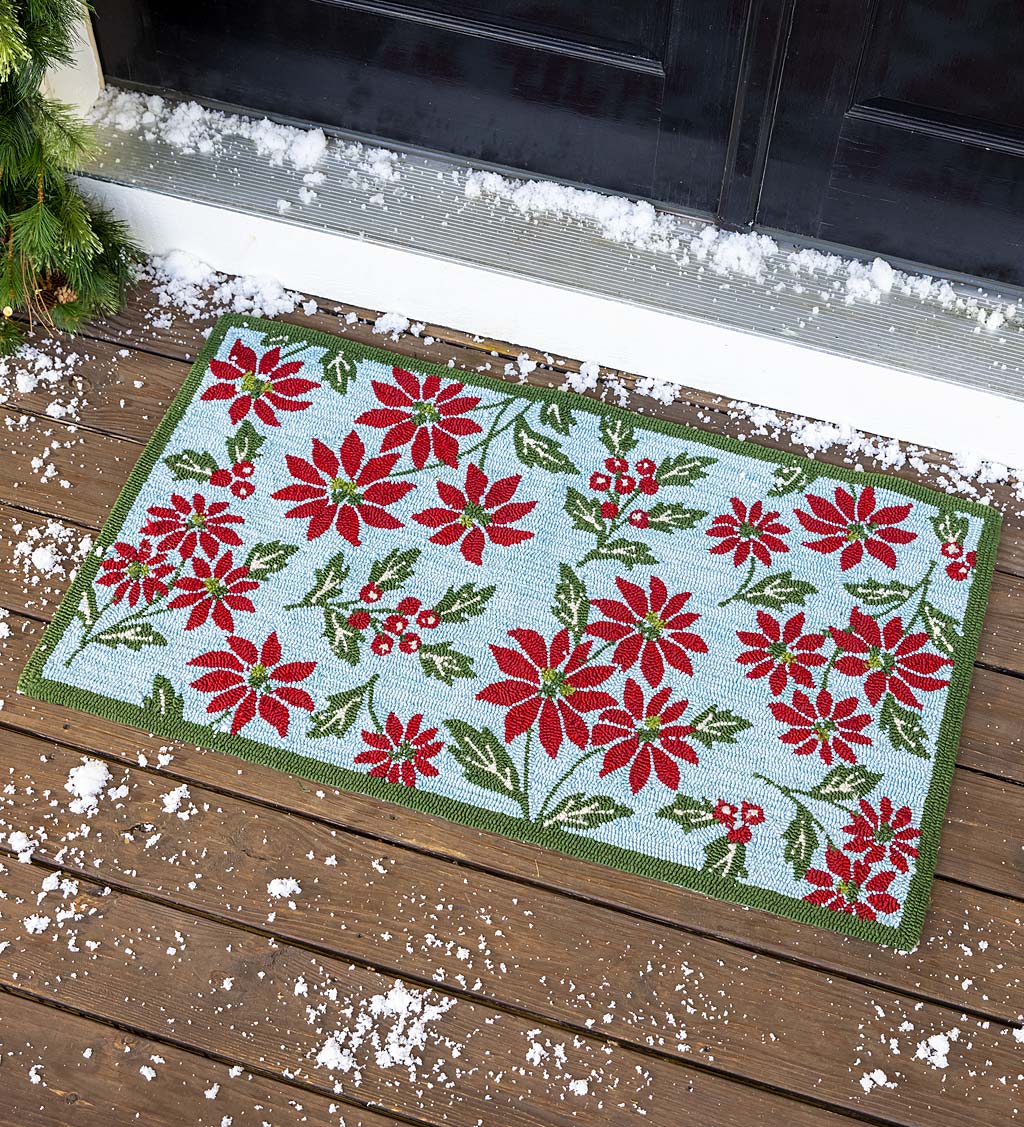 Indoor/Outdoor Poinsettia Hooked Polypropylene Accent Rug