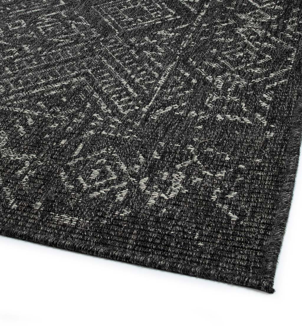 Indoor/Outdoor Bluefield Diamond Polypropylene Rug