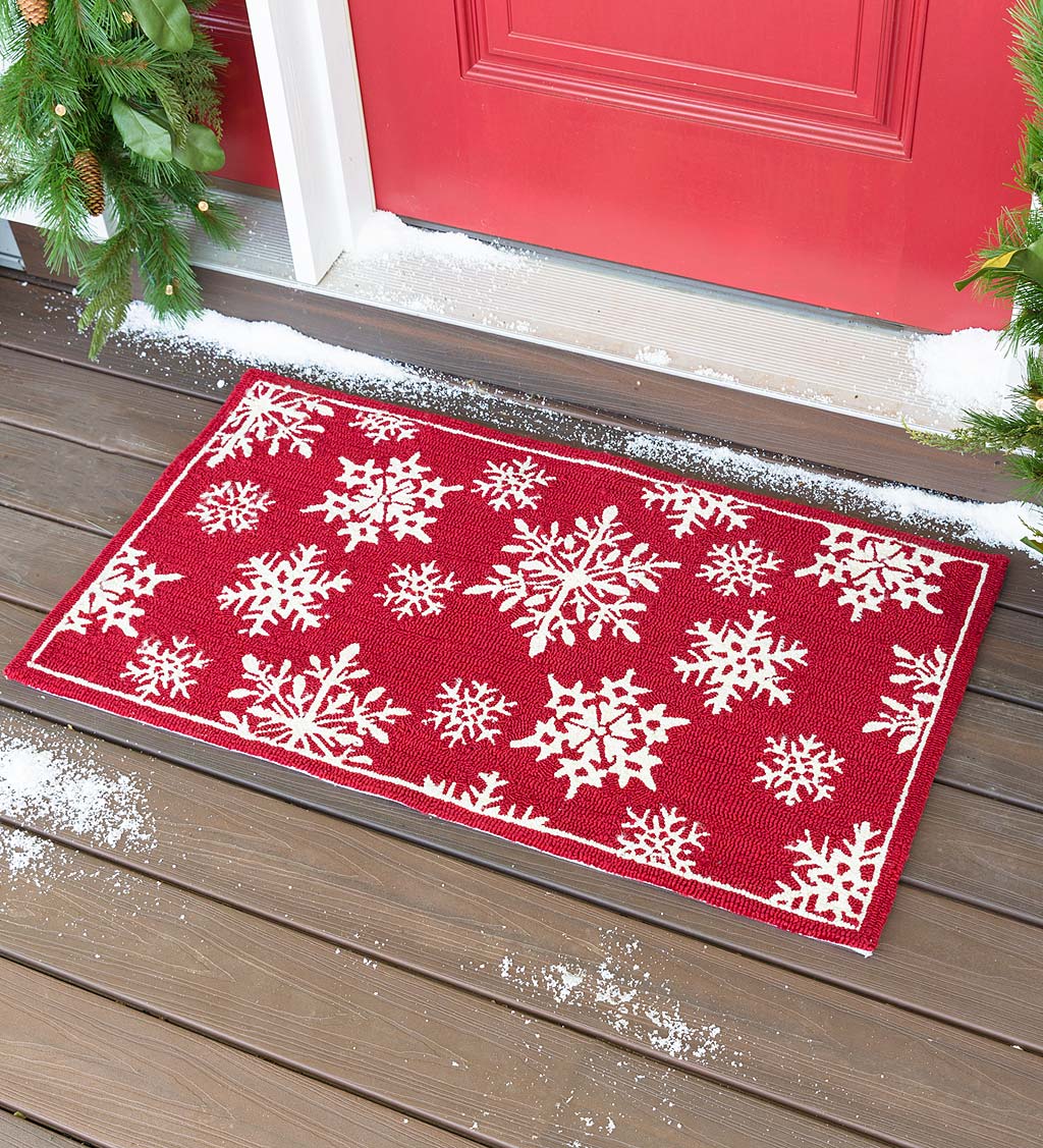 Indoor/Outdoor Snowflakes Holiday Hooked Accent Rug