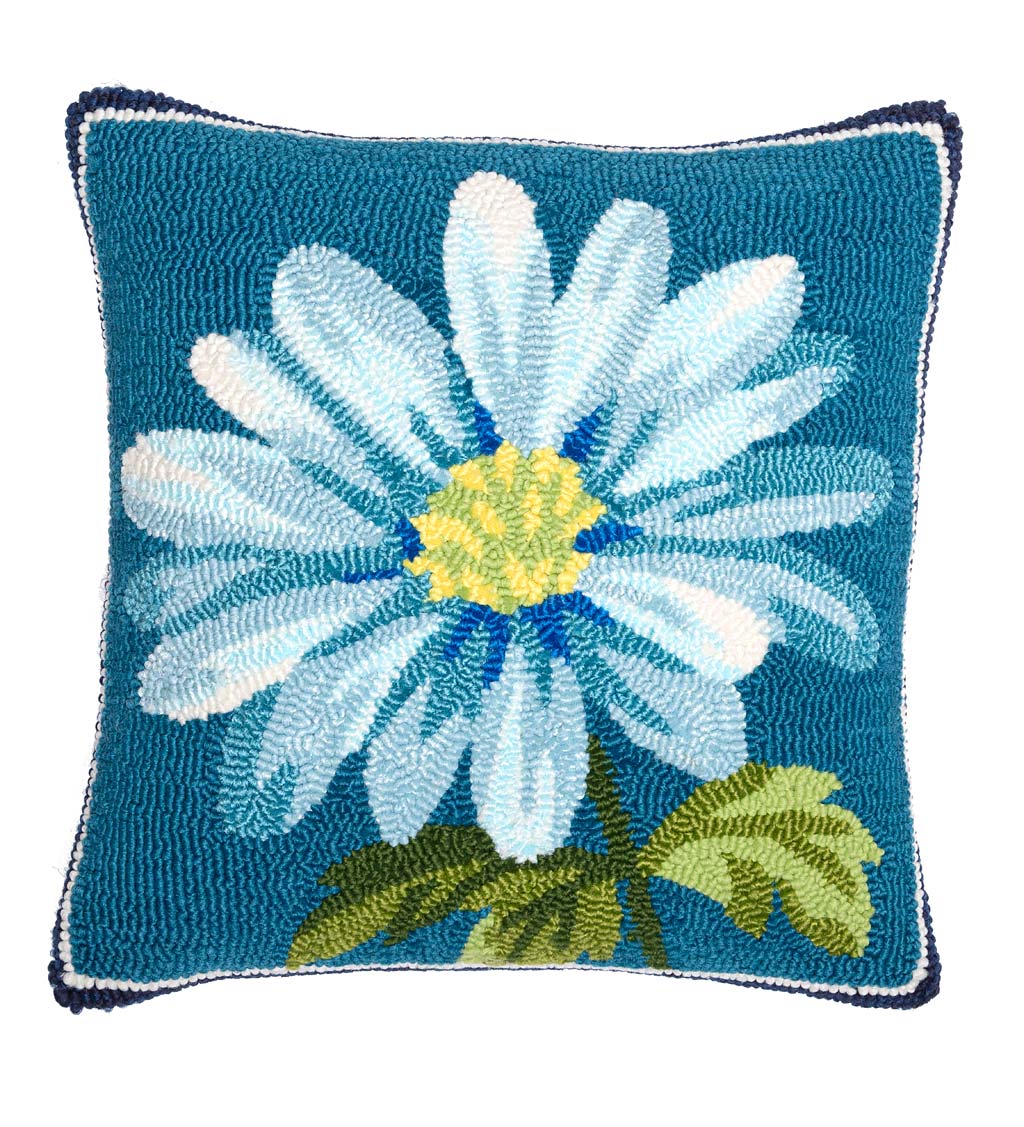 Indoor/Outdoor Blue Daisy Hooked Polypropylene Throw Pillow