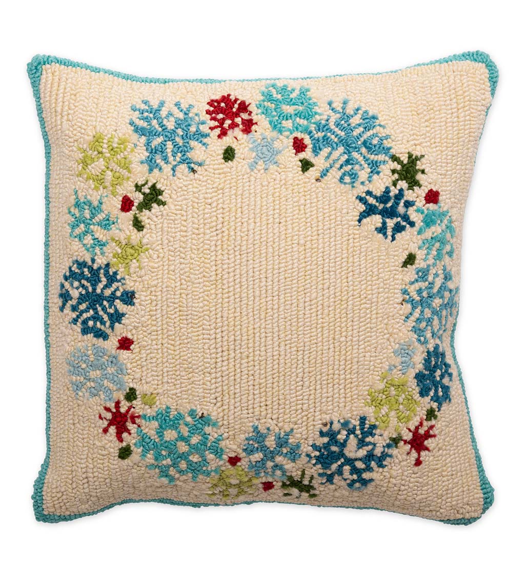 Light-Up Snowflake Wreath Hooked Polypropylene Throw Pillow