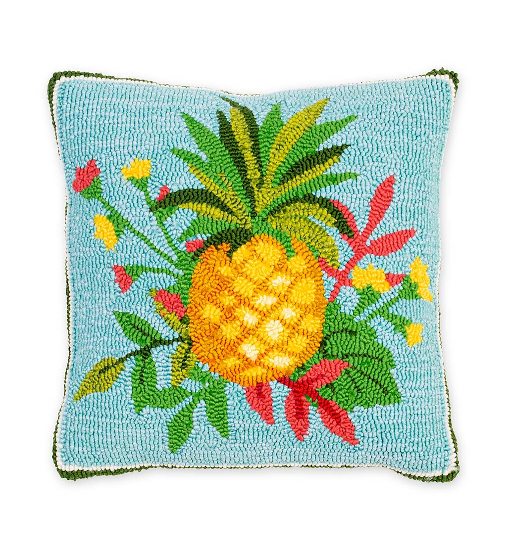 Indoor/Outdoor Hooked Polypropylene Pineapple Throw Pillow