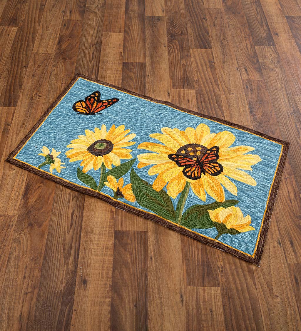 Indoor/Outdoor Sunflower and Butterfly Hooked Polypropylene Accent Rug