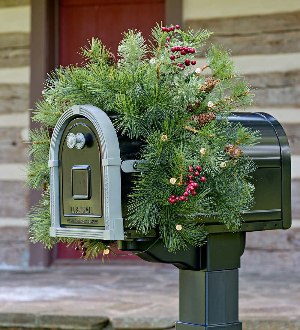 Indoor/Outdoor Blue Ridge Mailbox Swag with Battery-Operated Dual-Function Lights