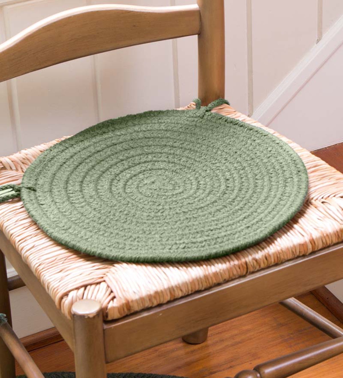 Solid Color Country Classic Braided Polypropylene Chair Pad, 15" dia.