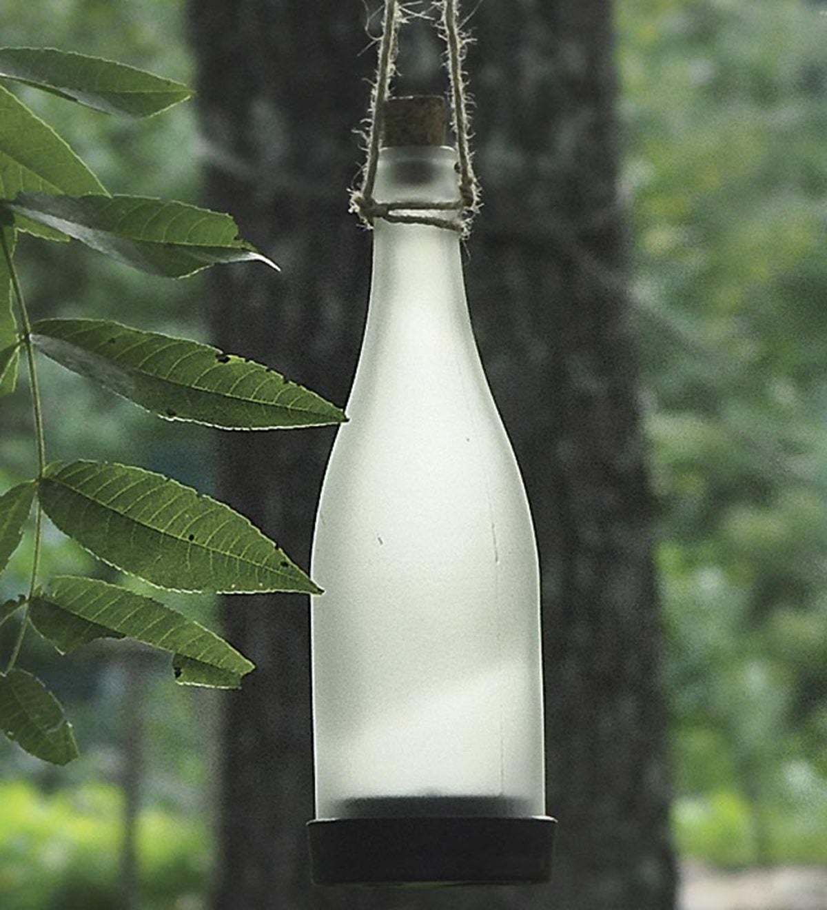 Metal Bottle Tree and 10 Solar Bottles - White