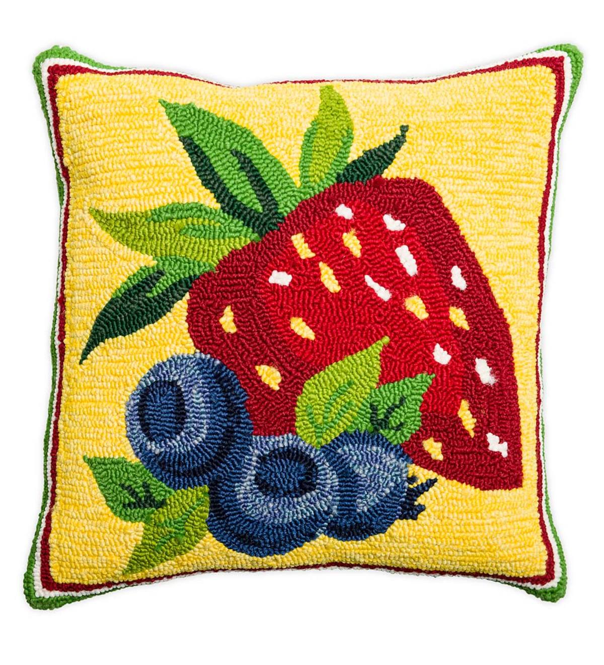 Indoor/Outdoor Hooked Polypropylene Berries Throw Pillow