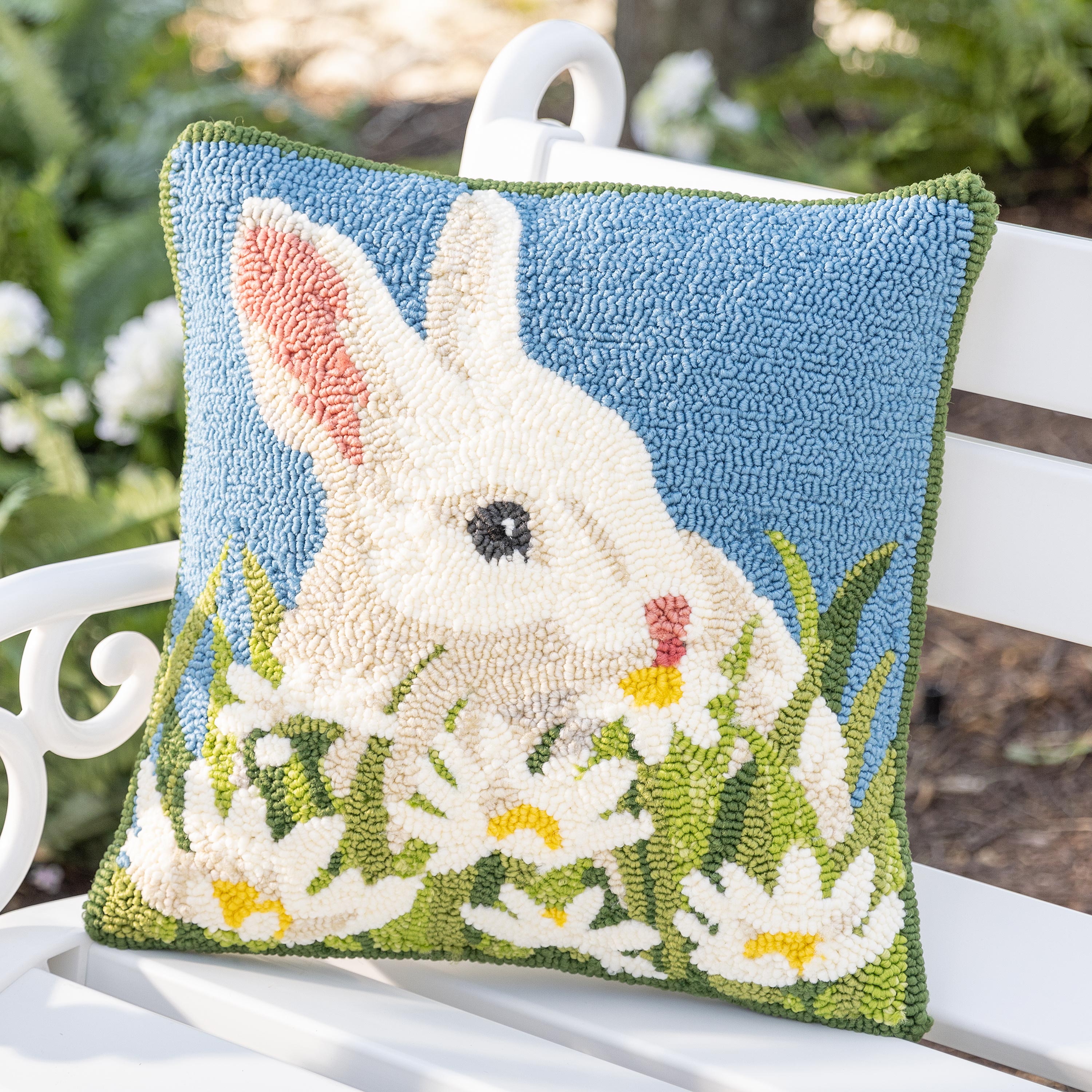 Indoor/Outdoor Hooked Polypropylene Bunny Throw Pillow