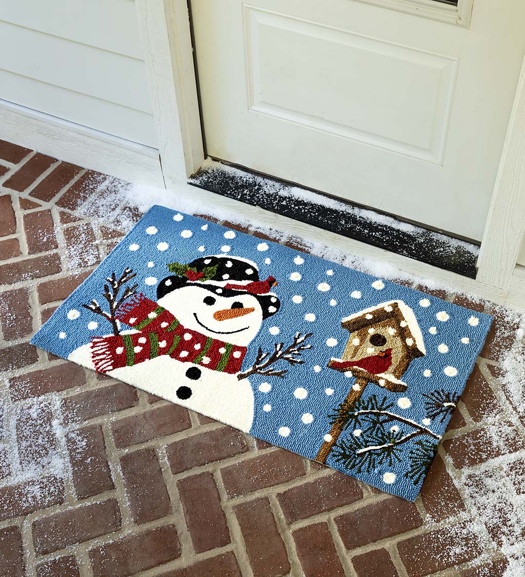 Indoor/Outdoor Snowman & Birdhouse Hooked Polypropylene Accent Rug