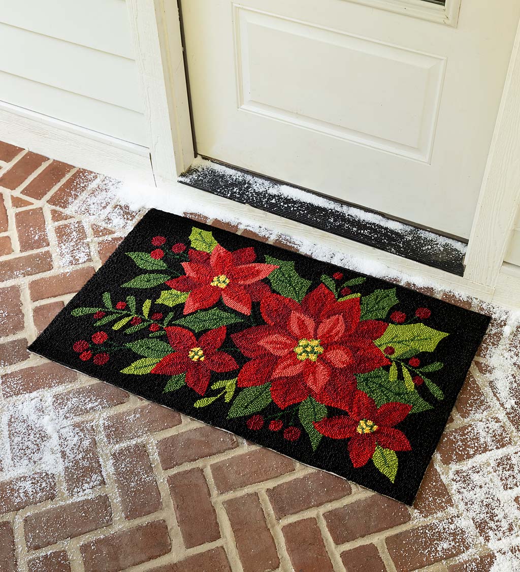 Indoor/Outdoor Poinsettia Hooked Polypropylene Accent Rug