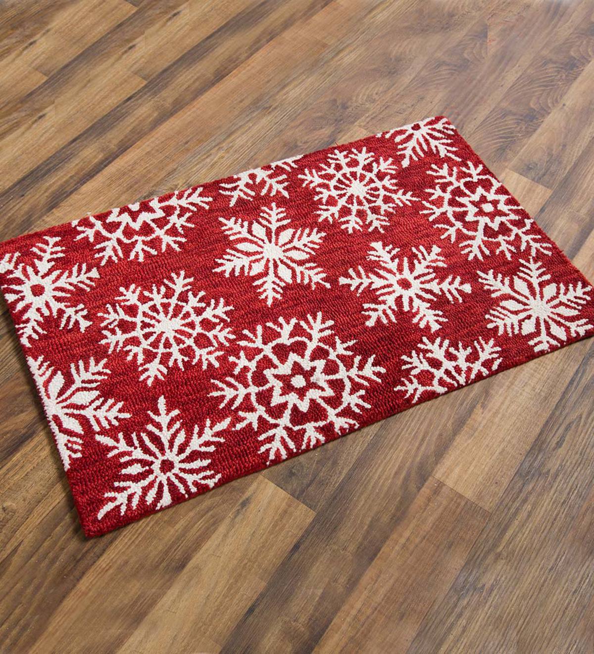 Snowflake Hooked Wool Accent Rug