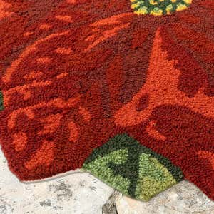 Indoor/Outdoor Hand-Hooked Poinsettia Accent Rug