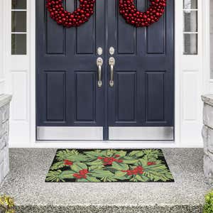 Indoor/Outdoor Hand-Hooked Holly Berry Accent Rug