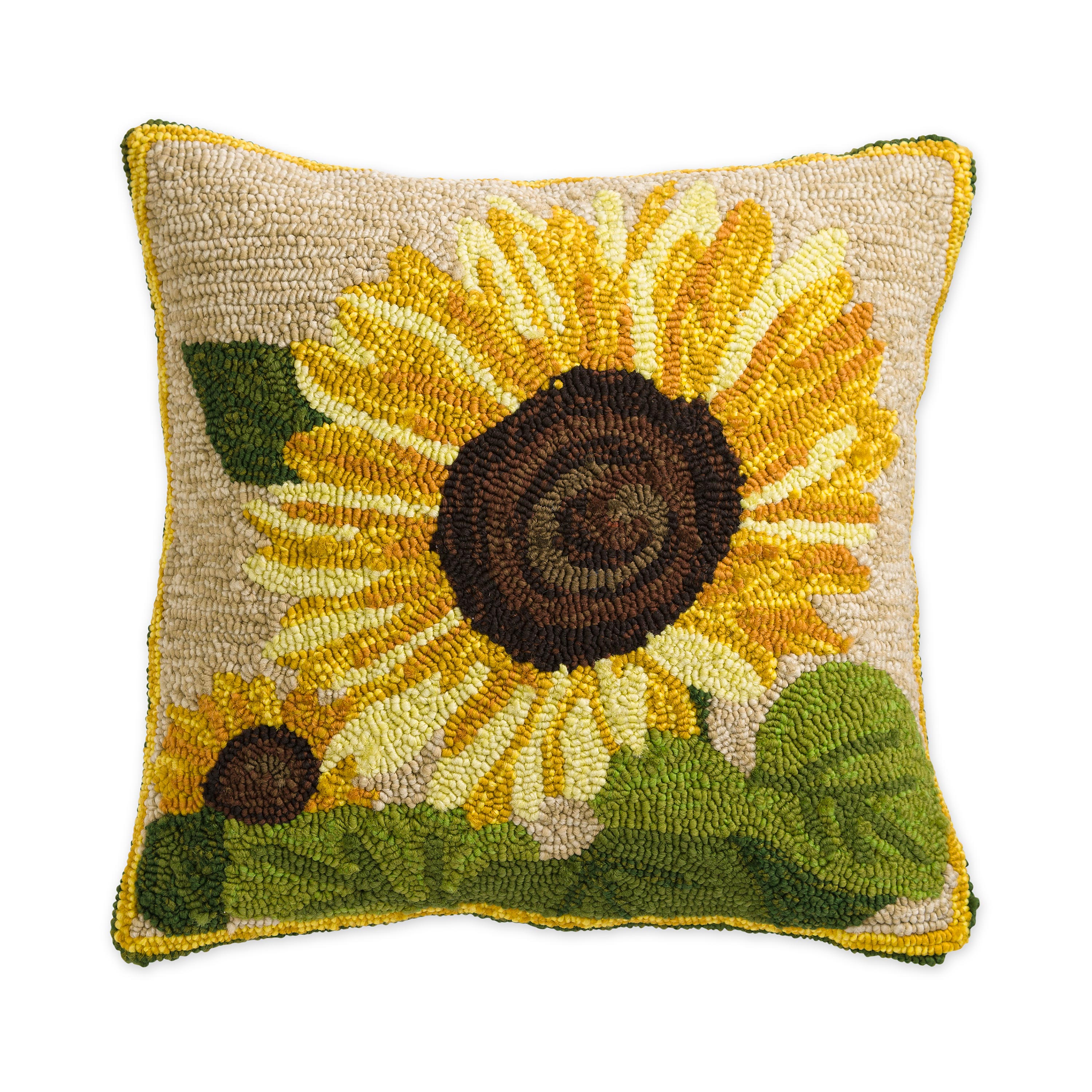 Indoor/Outdoor Sunflower Hooked Polypropylene Throw Pillow