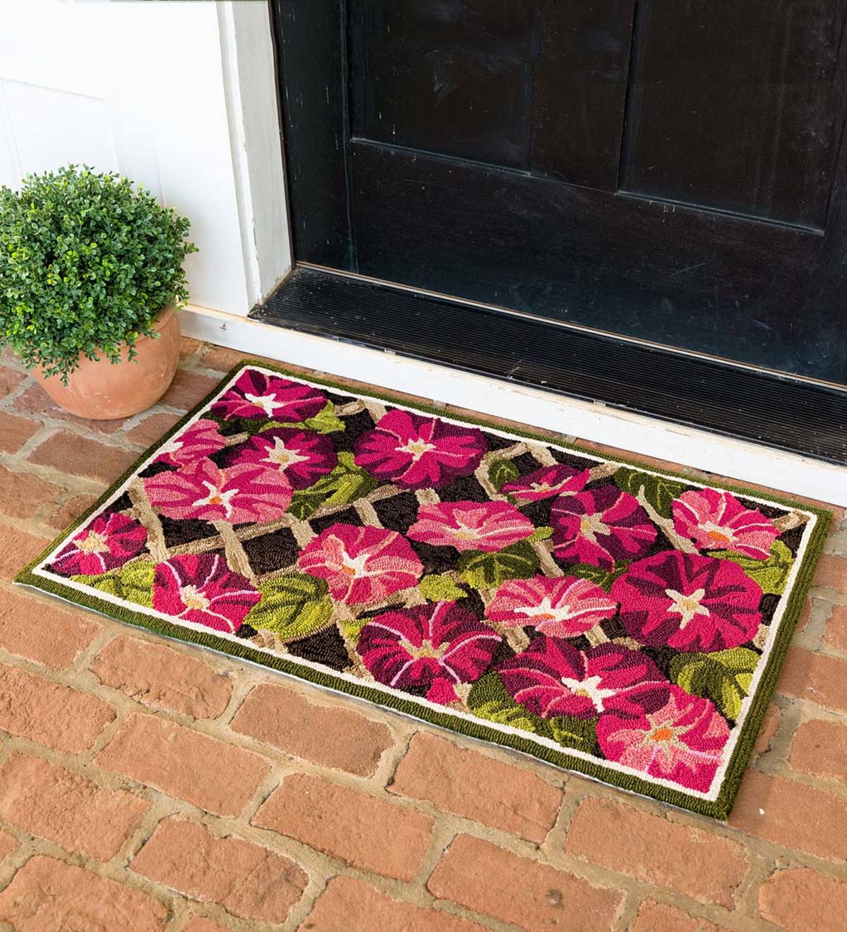 Indoor/Outdoor Morning Glory Hooked Accent Rug