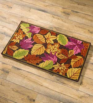 Indoor/Outdoor Scattered Leaves Hooked Polypropylene Accent Rug