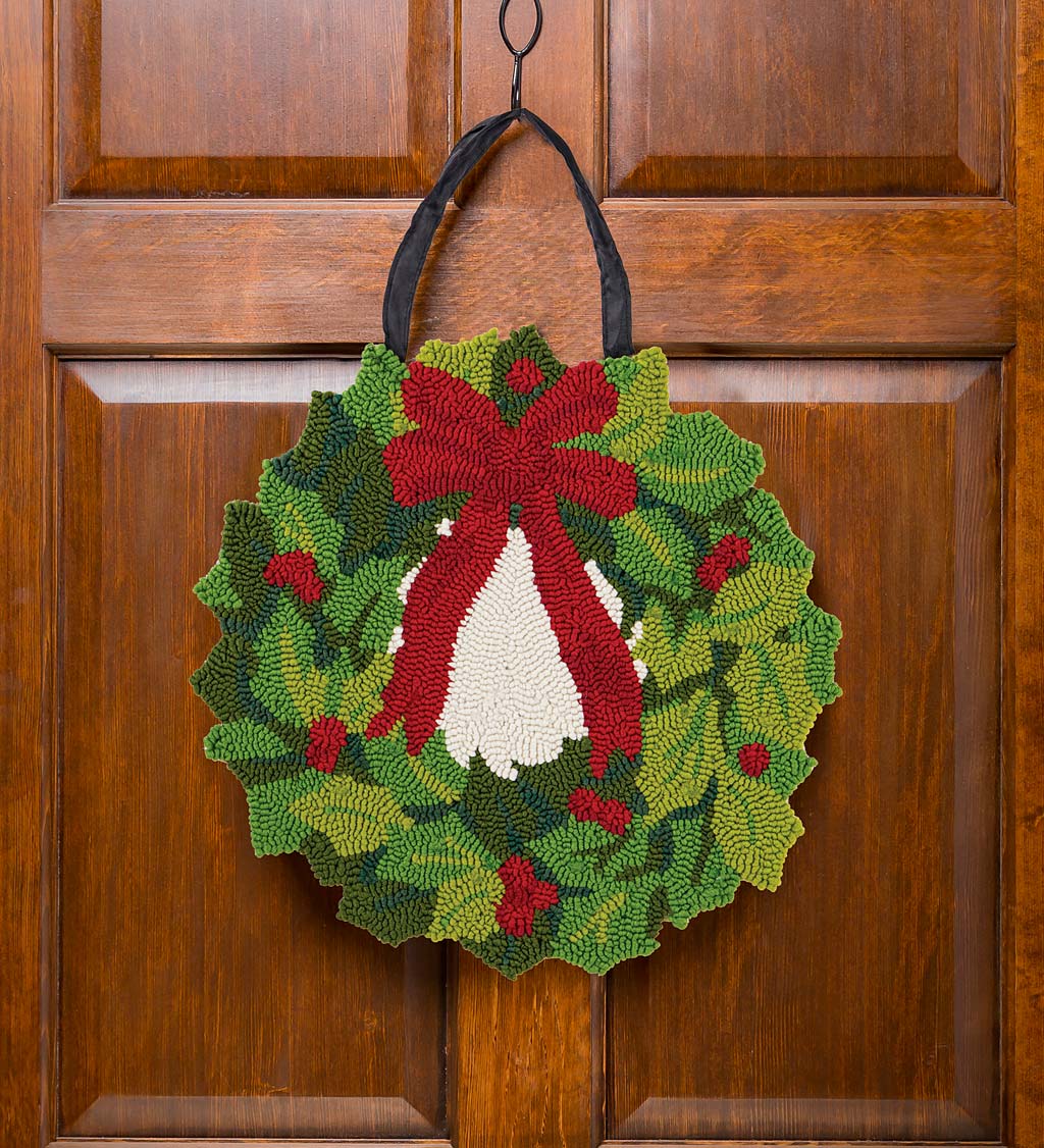 Indoor/Outdoor Holly Berry Wreath Hooked Polypropylene Door Decor