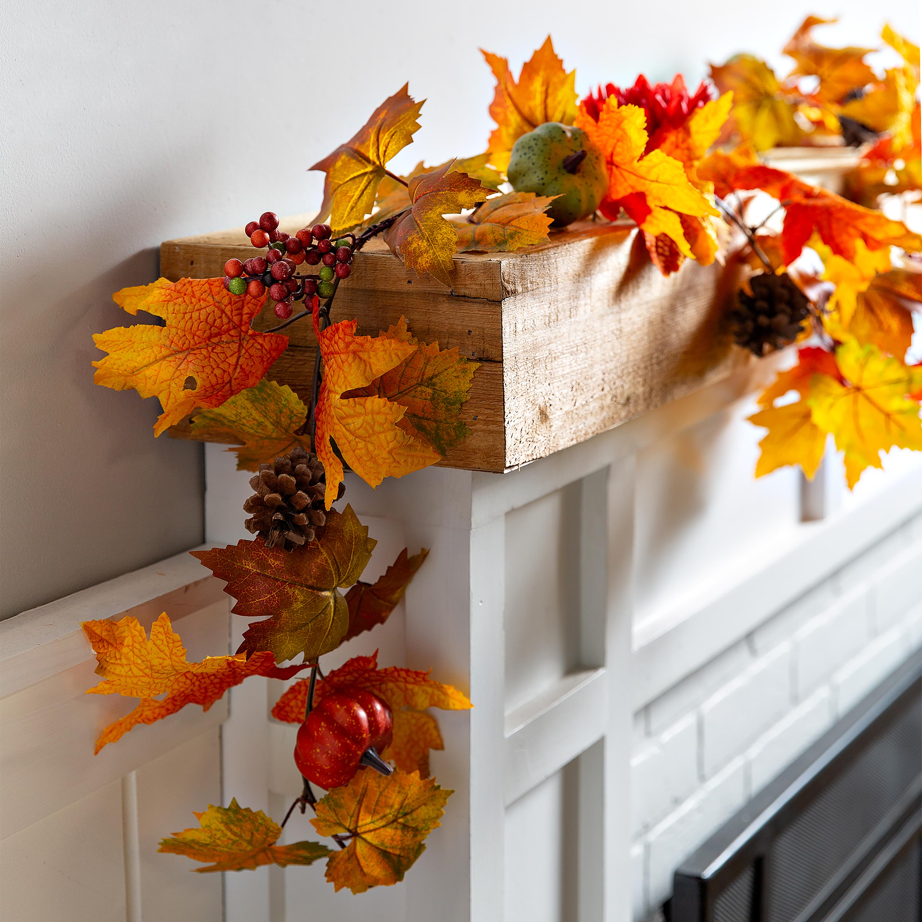 Fall Foliage Pumpkins and Pine Cones Garland