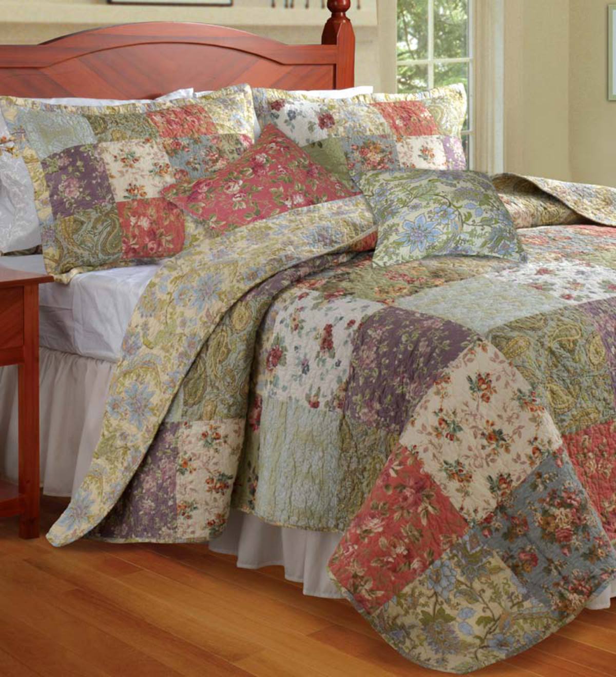 King 100% Cotton Wildflower Patchwork Block Quilt Bonus Set