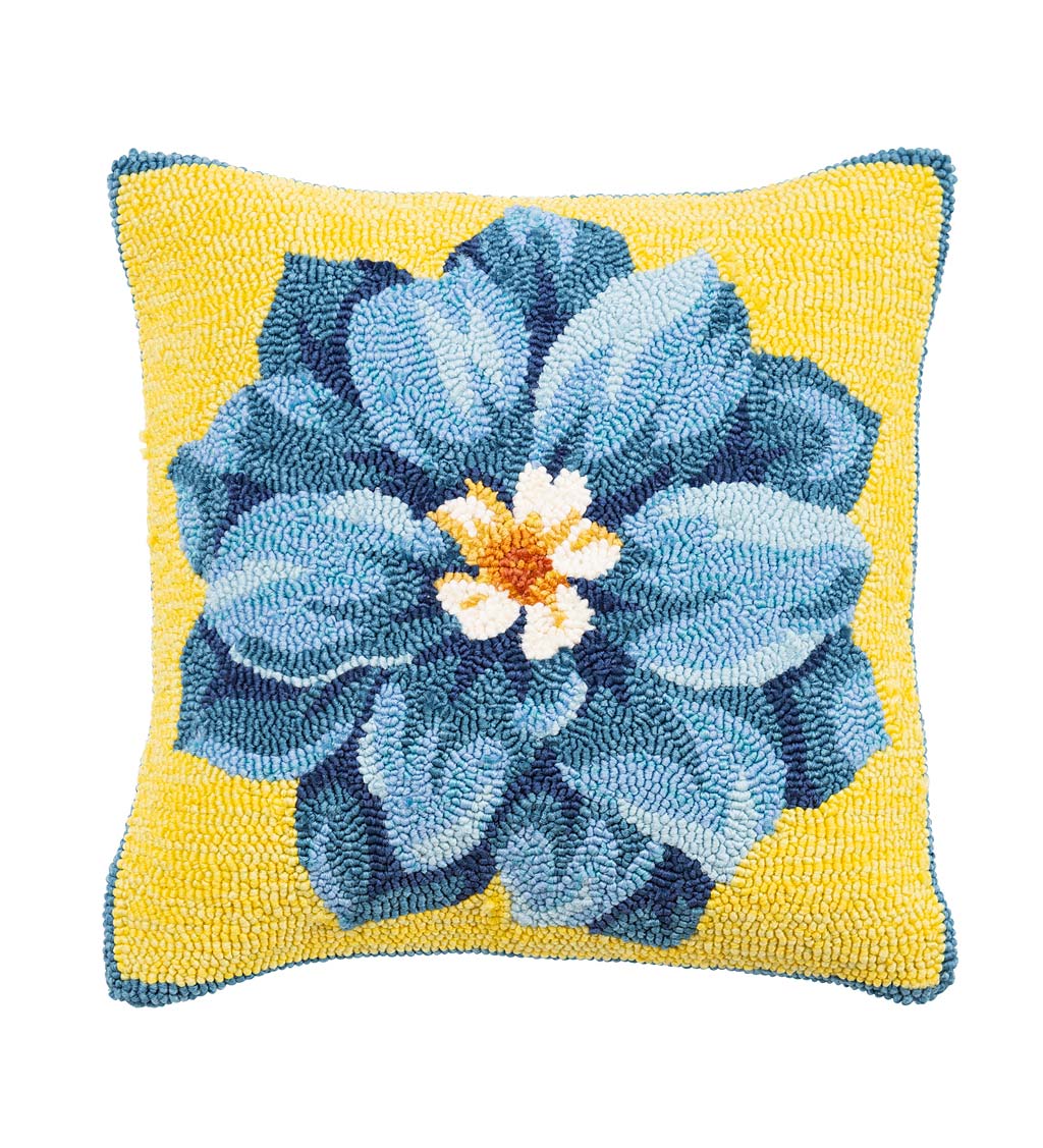 Indoor/Outdoor Blue Flower Polypropylene Hooked Pillow