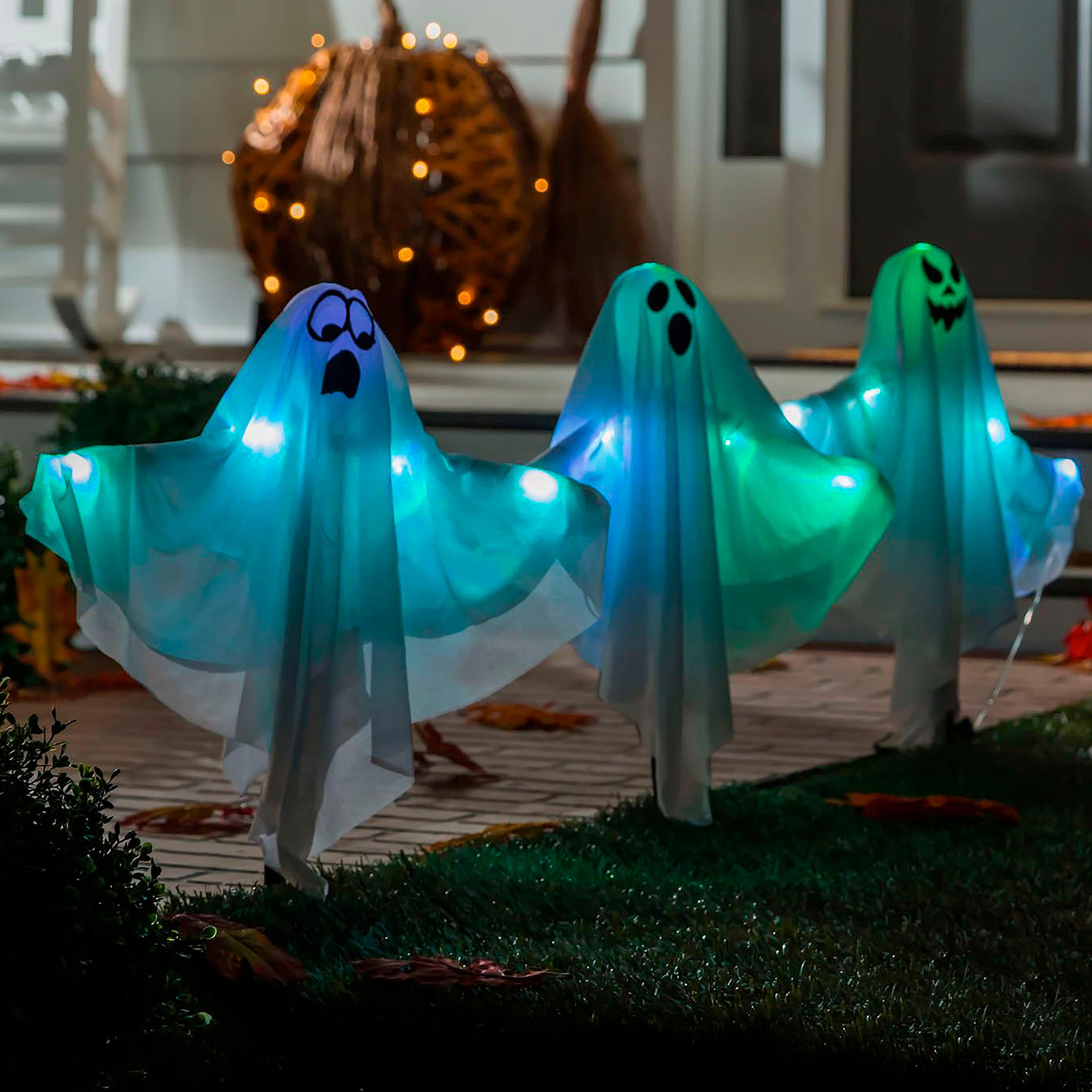 Light-Up Ghost Trio Path Marker