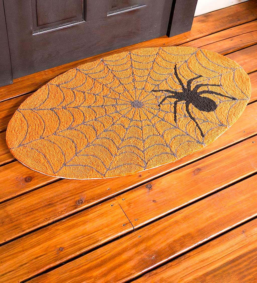 Indoor/Outdoor Halloween Spider Web Hooked Oval Accent Rug