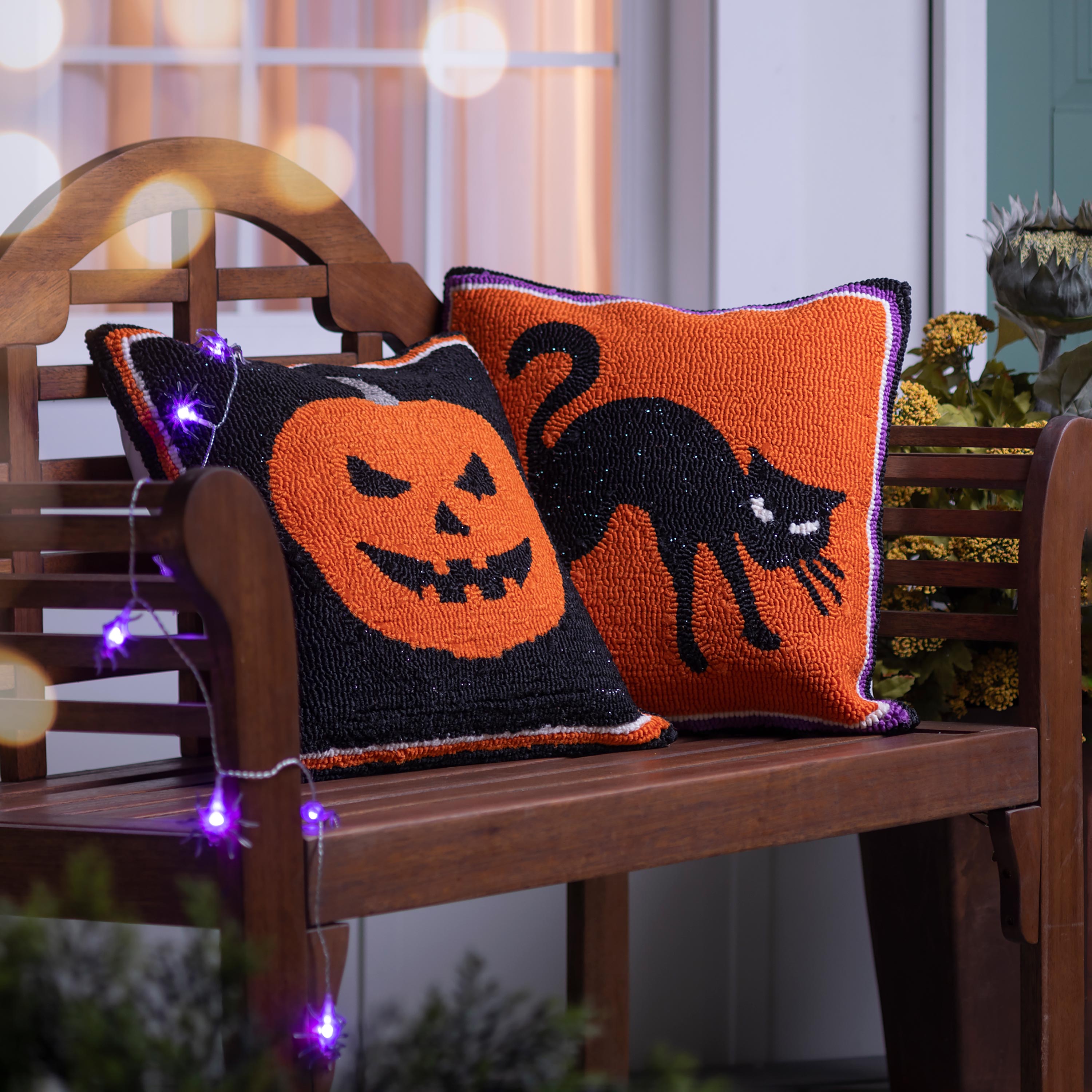 Indoor/Outdoor Jack-O-Lantern Hooked Halloween Throw Pillow
