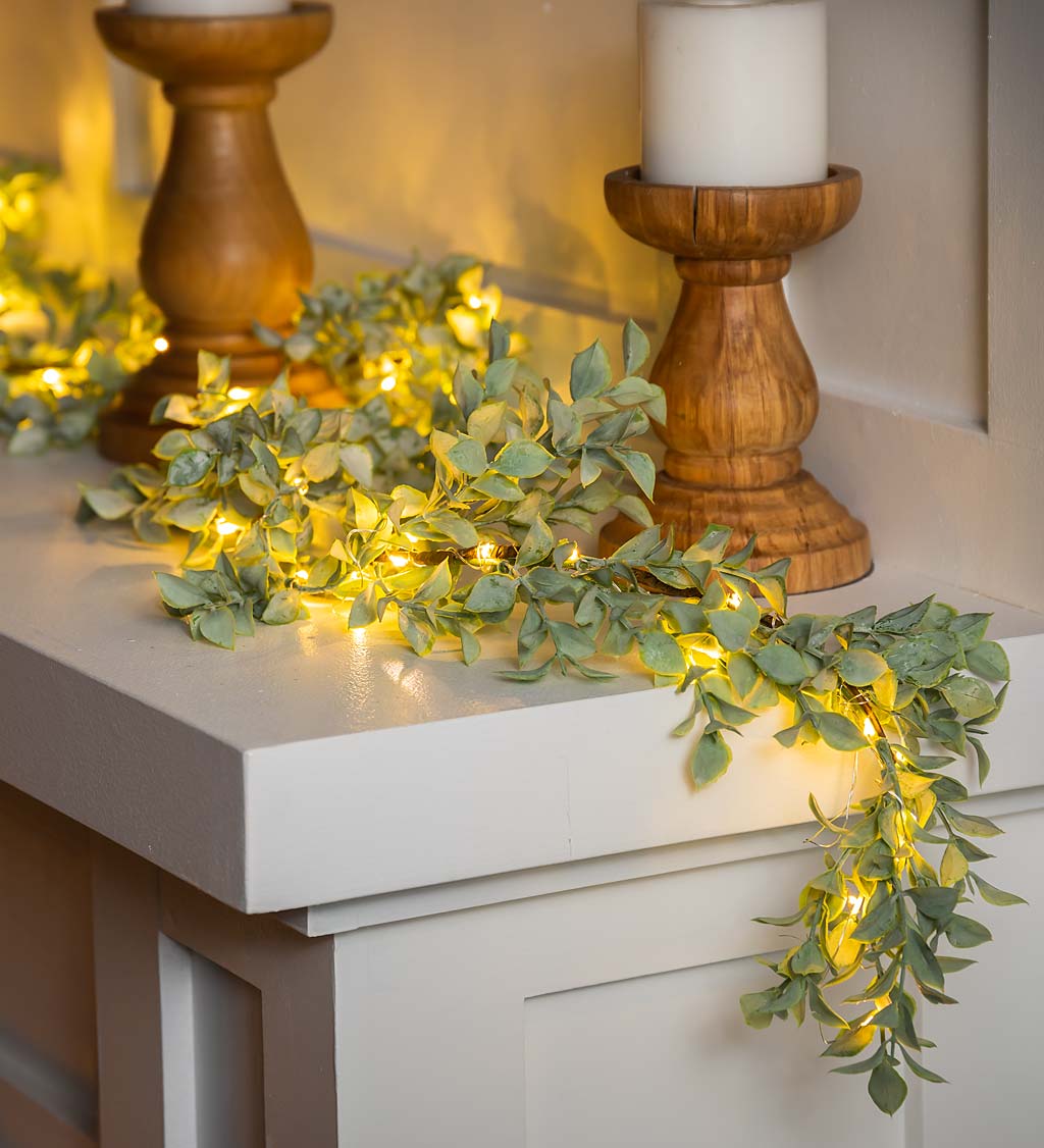 Indoor/Outdoor Battery-Operated Lighted Leaves Garland
