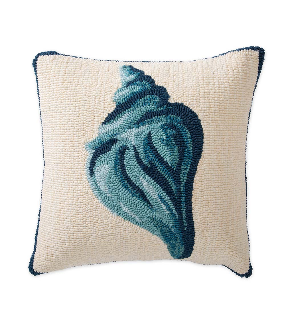 Indoor/Outdoor Seashell Hooked Throw Pillow