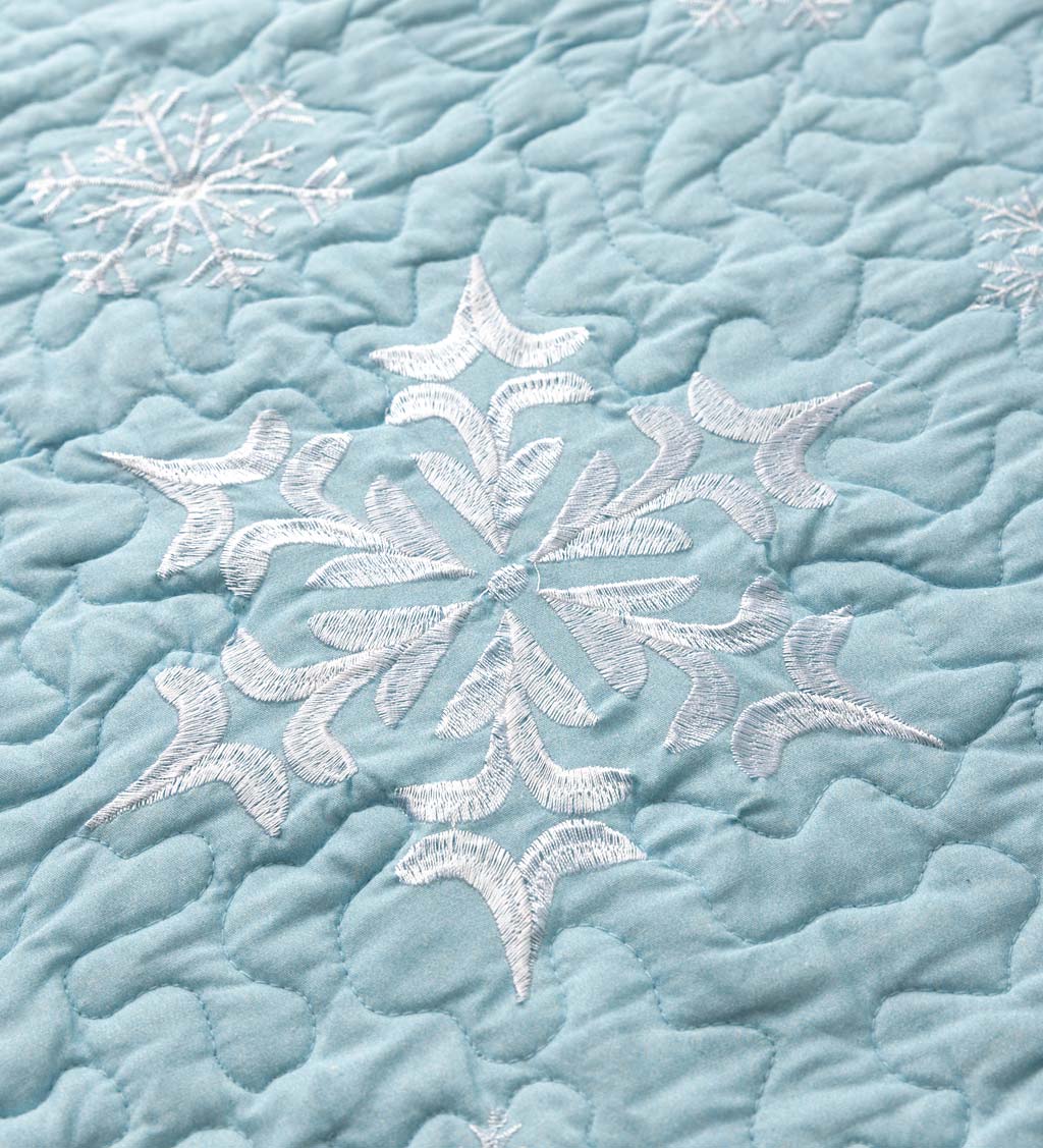 Falling Snowflakes Cotton Quilted Throw