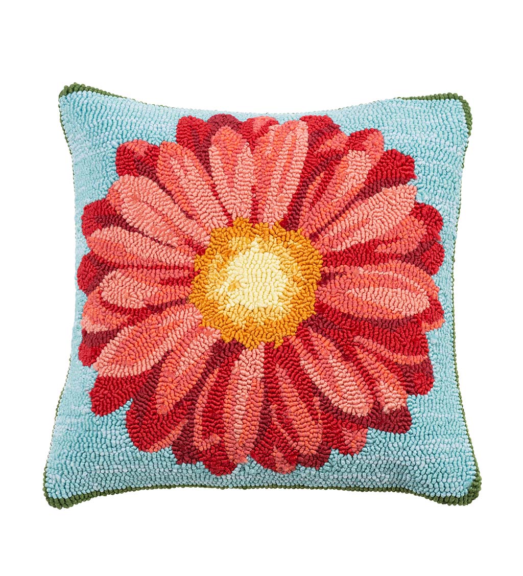 Indoor/Outdoor Pink Flower Polypropylene Hooked Pillow