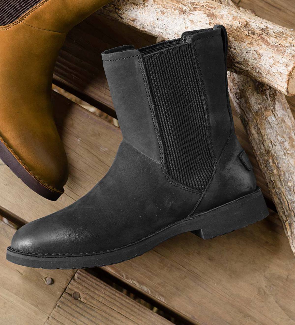 UGG Larra Short Boot - Black - Size 6 